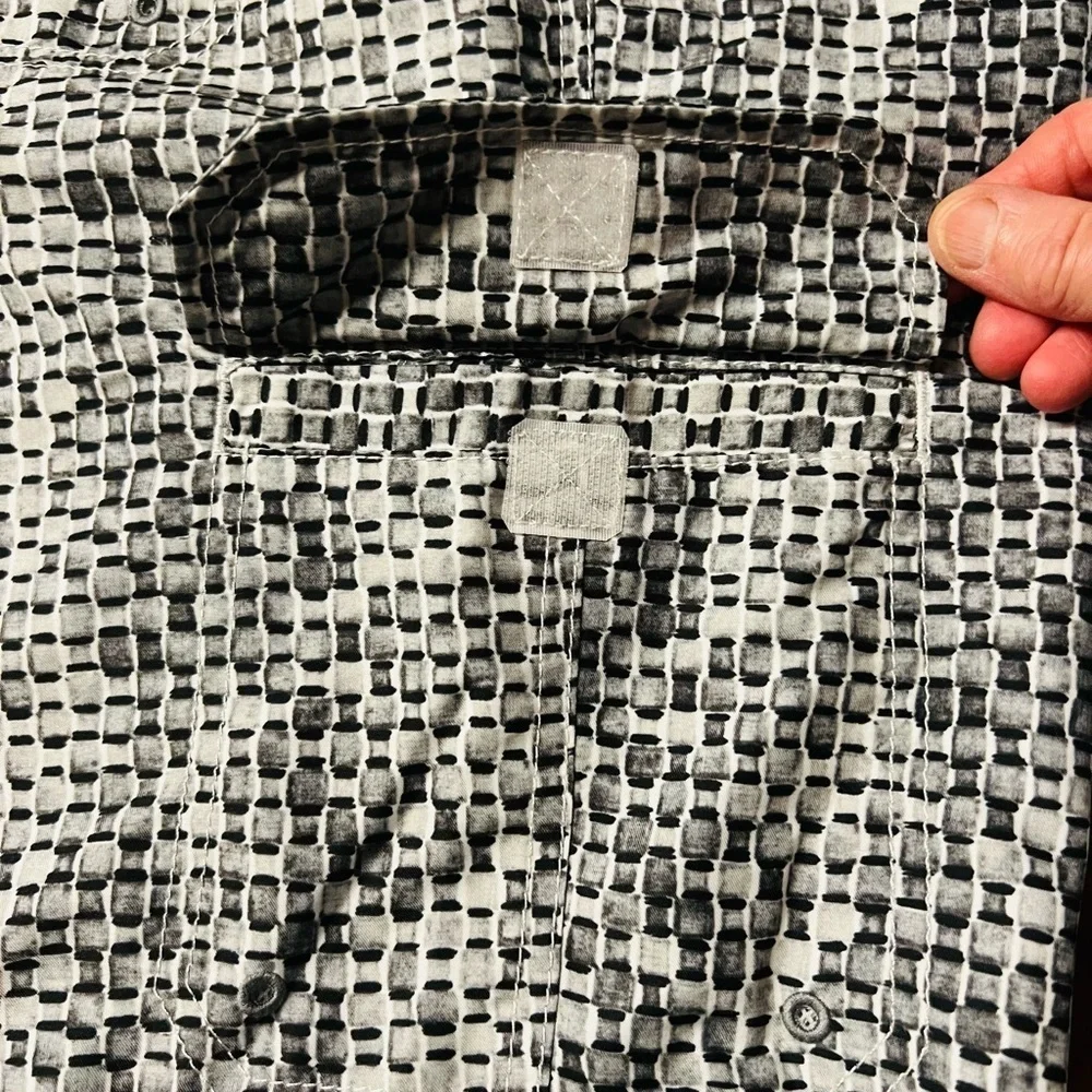 Tommy Bahama Black, Gray and White Board Shorts with Modern Pattern Size Large